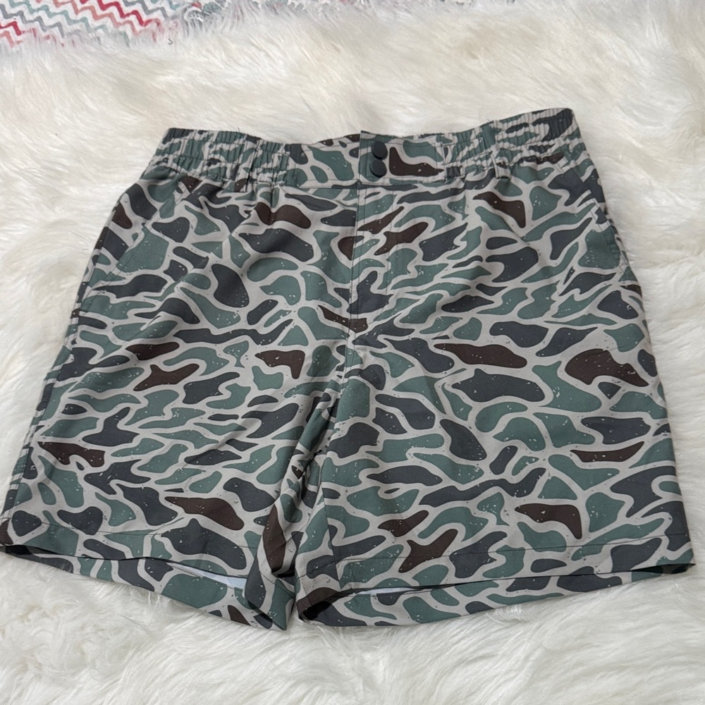BURLEBO Men's Green Camo Athletic Shorts